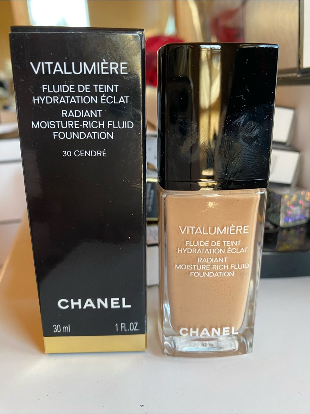 CHANEL Vitalumière Radiant Moisture-Rich Fluid Foundation - 30 Cendré Beige